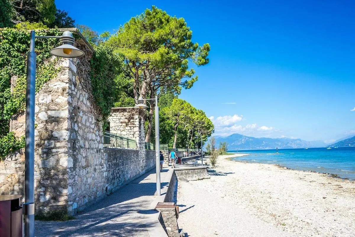 Sirmione - Jacuzzi, Garden & Bbq Apartman