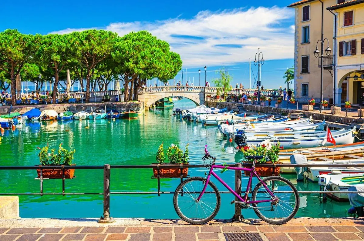 Sirmione - Jacuzzi, Garden & Bbqアパートメント 0*,